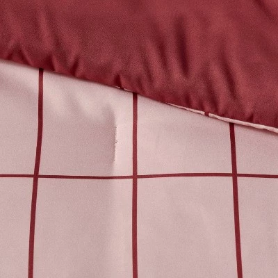 Grid Print Reversible Decorative Comforter Set with Throw - Room Essentials™ Light Pink/maroon 5 Grid Print Reversible Decorative Comforter Set with Throw - Room Essentials™ Light Pink/maroon - Image 5
