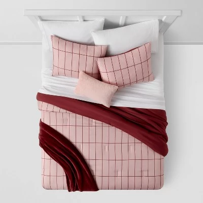 Grid Print Reversible Decorative Comforter Set with Throw - Room Essentials™ Light Pink/maroon 2 Grid Print Reversible Decorative Comforter Set with Throw - Room Essentials™ Light Pink/maroon - Image 2